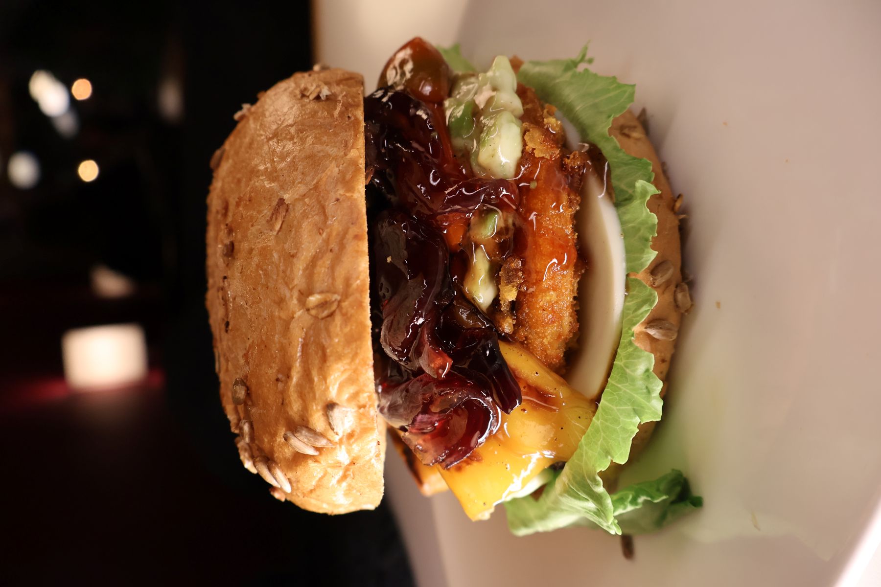 Burger Avocado e Cipolla Caramellata